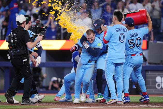May 13, 2026, Toronto, On, CANADA: Toronto Blue Jays Daulton Varsho (left) celebrates his walk-off grand slam against the Tampa Bay Rays with teammates during 10th inning MLB, Baseball Herren, USA baseball action in Toronto on Wednesday, May 13, 2026. Canada News - May 13, 2026  - ZUMAc35_ 20260513_zaf_c35_196 Copyright: xNathanxDenettex