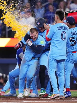 May 13, 2026, Toronto, On, CANADA: Toronto Blue Jays Daulton Varsho (left) celebrates his walk-off grand slam against the Tampa Bay Rays with teammates during 10th inning MLB, Baseball Herren, USA baseball action in Toronto on Wednesday, May 13, 2026. Canada News - May 13, 2026  - ZUMAc35_ 20260513_zaf_c35_202 Copyright: xNathanxDenettex