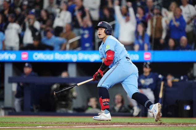 May 13, 2026, Toronto, On, CANADA: Toronto Blue Jays Kazuma Okamoto (7) hits an RBI sacrifice-fly against the Tampa Bay Rays during eighth inning MLB, Baseball Herren, USA baseball action in Toronto on Wednesday, May 13, 2026. Canada News - May 13, 2026  - ZUMAc35_ 20260513_zaf_c35_205 Copyright: xNathanxDenettex