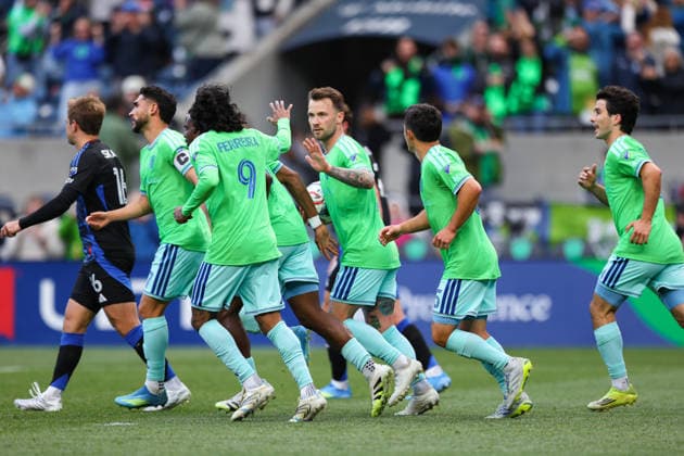 SEATTLE, WA - MAY 13: Players from the Seattle Sounders celebrate a goal by midfielder Albert Rusnak 11 during a game between the San Jose Earthquakes and Seattle Sounders on May 13, 2026 at Lumen Field in Seattle, Washington. (Photo by Henry Rodenburg Icon Sportswire) SOCCER: MAY 13 MLS, Fussball Herren, USA Seattle Sounders FC vs San Jose Earthquakes EDITORIAL USE ONLY Icon26051307