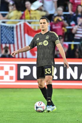 ST. LOUIS, MO - MAY 13: Aaron Long (33) of the Los Angeles Football Club controls the ball during the MLS, Fussball Herren, USA regular season match where St. Louis CITY SC hosted Los Angeles Football Club on Wednesday May 13th, 2026, at Energizer Park in St. Louis City, MO. (Photo by Rick Ulreich Icon Sportswire) SOCCER: MAY 13 MLS St. Louis CITY SC vs Los Angeles Football Club EDITORIAL USE ONLY Icon26051307