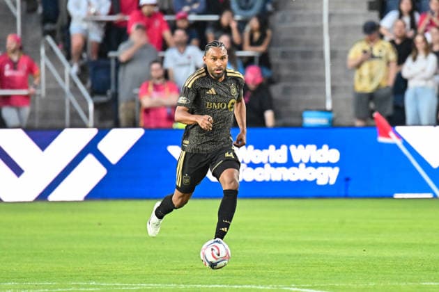 ST. LOUIS, MO - MAY 13: Eddie Segura (4) of the Los Angeles Football Club runs with the ball during the MLS, Fussball Herren, USA regular season match where St. Louis CITY SC hosted Los Angeles Football Club on Wednesday May 13th, 2026, at Energizer Park in St. Louis City, MO. (Photo by Rick Ulreich Icon Sportswire) SOCCER: MAY 13 MLS St. Louis CITY SC vs Los Angeles Football Club EDITORIAL USE ONLY Icon26051310