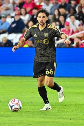 ST. LOUIS, MO - MAY 13: Mathieu Choiniere (66) of the Los Angeles Football Club looks for a play while controlling the ball during the MLS, Fussball Herren, USA regular season match where St. Louis CITY SC hosted Los Angeles Football Club on Wednesday May 13th, 2026, at Energizer Park in St. Louis City, MO. (Photo by Rick Ulreich Icon Sportswire) SOCCER: MAY 13 MLS St. Louis CITY SC vs Los Angeles Football Club EDITORIAL USE ONLY Icon26051323