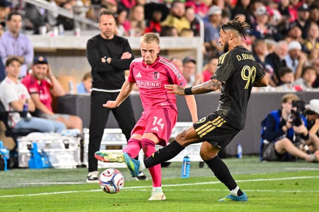 ST. LOUIS, MO - MAY 13: Tomas Totland (14) of the St. Louis CITY SC passes the ball down the sideline past Denis Bouanga (99) of the Los Angeles Football Club during the MLS, Fussball Herren, USA regular season match where St. Louis CITY SC hosted Los Angeles Football Club on Wednesday May 13th, 2026, at Energizer Park in St. Louis City, MO. (Photo by Rick Ulreich Icon Sportswire) SOCCER: MAY 13 MLS St. Louis CITY SC vs Los Angeles Football Club EDITORIAL USE ONLY Icon26051327