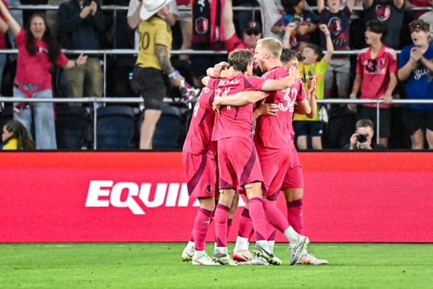 ST. LOUIS, MO - MAY 13: St. Louis City SC players celebrate their teams win during the MLS, Fussball Herren, USA regular season match where St. Louis CITY SC hosted Los Angeles Football Club on Wednesday May 13th, 2026, at Energizer Park in St. Louis City, MO. (Photo by Rick Ulreich Icon Sportswire) SOCCER: MAY 13 MLS St. Louis CITY SC vs Los Angeles Football Club EDITORIAL USE ONLY Icon26051342