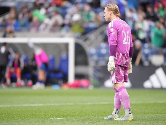SEATTLE, WA - May 13, 2026: Sounders goalie Andrew Thomas 26 looks downfield during an MLS, Fussball Herren, USA match between the Seattle Sounders and the San Jose Earthquakes on May 13, 2026 at Lumen Field in Seattle, WA. (Photo by Jeff Halstead Icon Sportswire) . SOCCER: MAY 13 MLS Seattle Sounders FC vs San Jose Earthquakes EDITORIAL USE ONLY Icon260513003