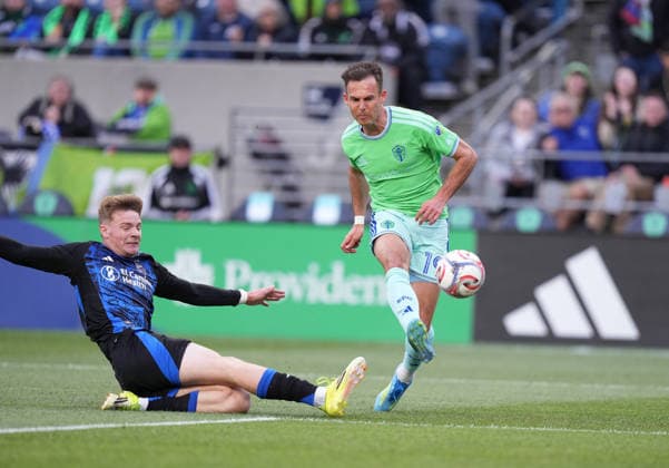 SEATTLE, WA - May 13, 2026: Sounders forward Danny Musovski 19 takes a shot on goal during an MLS, Fussball Herren, USA match between the Seattle Sounders and the San Jose Earthquakes on May 13, 2026 at Lumen Field in Seattle, WA. (Photo by Jeff Halstead Icon Sportswire) . SOCCER: MAY 13 MLS Seattle Sounders FC vs San Jose Earthquakes EDITORIAL USE ONLY Icon260513008