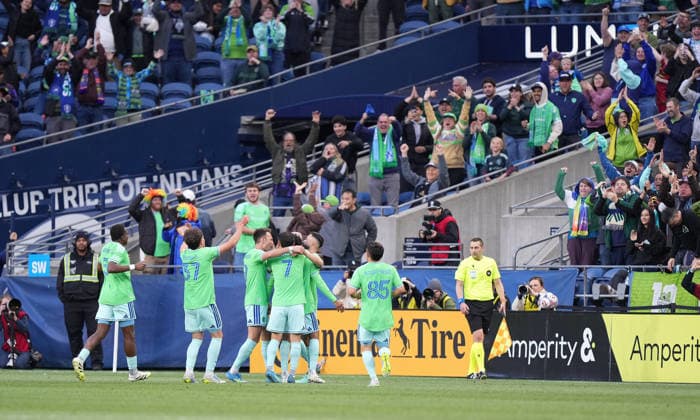 SEATTLE, WA - May 13, 2026: The Seattle Sounders celebrate a 2nd half goal by Osage De Rosario 96 during an MLS, Fussball Herren, USA match between the Seattle Sounders and the San Jose Earthquakes on May 13, 2026 at Lumen Field in Seattle, WA. (Photo by Jeff Halstead Icon Sportswire) . SOCCER: MAY 13 MLS Seattle Sounders FC vs San Jose Earthquakes EDITORIAL USE ONLY Icon260513013