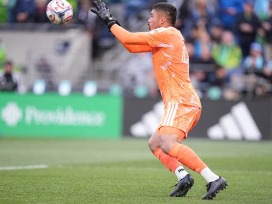 SEATTLE, WA - May 13, 2026: San Jose goalie Daniel stop a shot on goal during an MLS, Fussball Herren, USA match between the Seattle Sounders and the San Jose Earthquakes on May 13, 2026 at Lumen Field in Seattle, WA. (Photo by Jeff Halstead Icon Sportswire) . SOCCER: MAY 13 MLS Seattle Sounders FC vs San Jose Earthquakes EDITORIAL USE ONLY Icon260513020