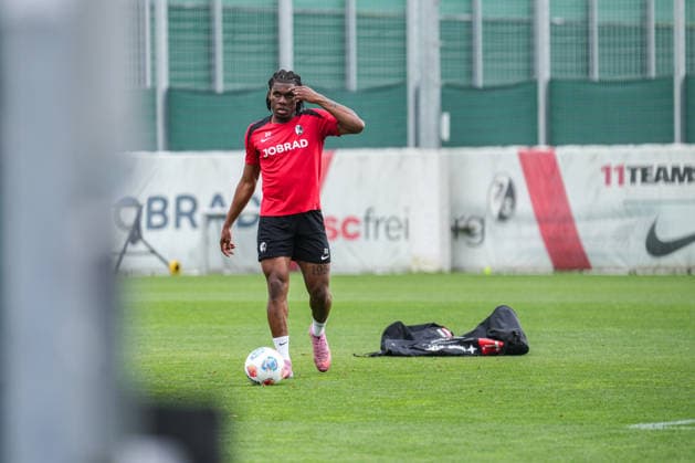 Public training, SC Freiburg, 14 05 2026 Cyriaque IriÃ SC Freiburg, 22 on the ball Public training, SC Freiburg, 14 05 2026 Copyright: xBEAUTIFULxSPORTS Boscox