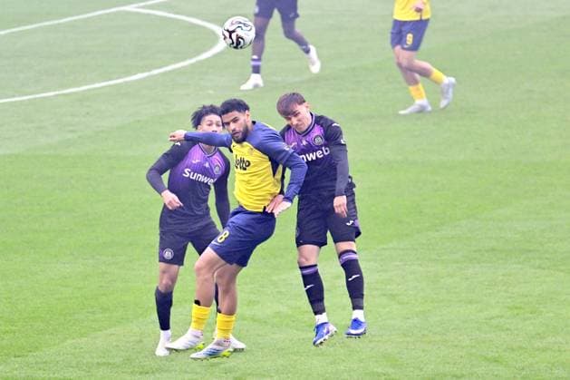 Royale Union Saint-Gilloise v RSC Anderlecht - Belgian Croky Cup Final BRUSSELS, BELGIUM - MAY 02 : Zorgane Adem midfielder of Royale Union Saint-Gilloise and Cvetkovic Mihajlo forward of RSC Anderlecht battle for the ball during the Belgian Croky Cup final match between Royale Union Saint-Gilloise and RSC Anderlecht on May 2, 2026 in Brussels, Belgium, 02 05 2026 Brussels Belgium  Copyright: xPeterxDexVoechtx