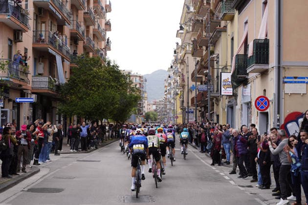 The pack rides during Stage 6 of the Giro d™Italia, from Paestum to Naples, Italy, Thursday, May 14, 2026.  Copyright: xFabioxFerrarix xLaPressex