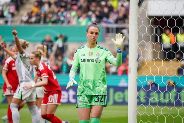 Germany Soccer DFB Cup Women 2025 2026, Final VfL Wolfsburg vs FC Bayern Munich Rhein Energie Stadium Cologne Ena Mahmutovic Ena Mahmutovic FC Bayern Munich, 32 Copyright: xJOERANxSTEINSIEKx