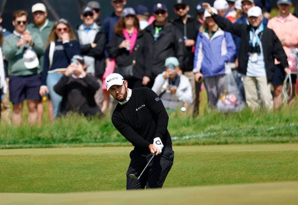 Patrick Cantlay.chips to the green on the 17th hole during the first round of the 2026 PGA, Golf Herren Championship at Aronimink Golf Club in Newtown Square, Pennsylvania, on Thursday, May 14, 2026.  PHI20260514845 LAURENCExKESTERSON