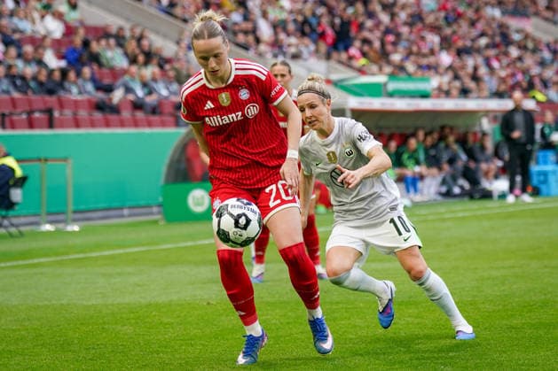 Germany Football DFB Cup Women 2025 2026, Final VfL Wolfsburg vs FC Bayern Munich Rhein Energie Stadium Cologne Franziska Kett FC Bayern Munich, 20 Svenja Huth VfL Wolfsburg, 10 Copyright: xJOERANxSTEINSIEKx