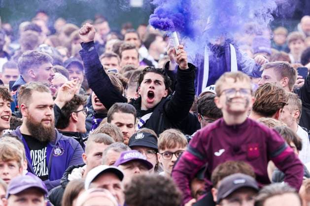 Royale Union Saint-Gilloise v RSC Anderlecht - Belgian Croky Cup Final Brussels, BELGIUM - May 14 : Supporters of RSC Anderlecht watching the game on a giant screen at the stadium during the Belgian Croky Cup final match between Union Saint-Gilloise and RSC Anderlecht on May 14, 2026 in Brussels, Belgium, 14 05 2026 Anderlecht Belgium  Copyright: xGbax