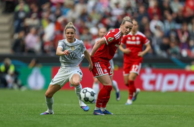 GER, Cologne, Vfl Wolfsburg vs FC Bayern Munich, DFB Pokal Women, Football, DFB, Season 2025 2026, Rhein Energie Stadion, Final in the picture from l Svenja Huth VfL Wolfsburg Women 10 , Franziska Kett Bayern Munich 20 DFB DFL REGULATIONS PROHIBIT ANY USE OF PHOTOGRAPHS AS IMAGE SEQUENCES AND OR QUASI VIDEO, 14 05 2026 Copyright: HMBxMedia HendrikxHamelau