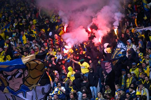 Royale Union Saint-Gilloise v RSC Anderlecht - Belgian Croky Cup Final BRUSSELS, BELGIUM - MAY 14 : Supporters and fans of Royale Union Saint-Gilloise light on fireworks, bengal fire and pyrotechnic articles in the tribune during the Belgian Croky Cup final match between Royale Union Saint-Gilloise and RSC Anderlecht on May 14, 2026 in Brussels, Belgium, 14 05 2026 Brussels Belgium  Copyright: xTomasxSiskx