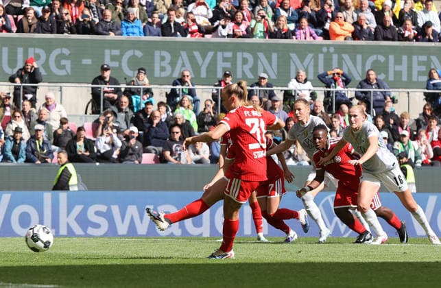 Stanway Georgia Elf-Meter Tor 1-0. DFB-Pokal der Frauen Finale VfL Wolfsburg-Bayern München , Fußball , Bundesliga Frauen , in dem RheinEnergieSTADION , in Köln , Nordrhein-Westfalen , Deutschland. Mai. 14 , 2026 . Photo by: Davide Elias IPA Photo Pressefoto DENL Copyright: xDavidexEliasx