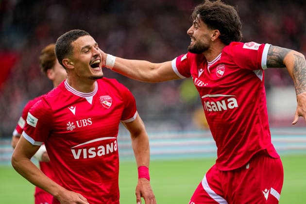 Switzerland Brack Super League 2025 26, FC Thun vs BSC Young Boys Stockhorn Arena, Thun Elmin Rastoder 74 THU celebrates after his goal to 2 1 with Kastriot Imeri 7 THU Thun Stockhorn Arena Bern Switzerland Copyright: xKjetilxWaberx
