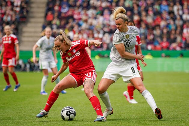 Germany Soccer DFB Cup Women 2025 2026, Final VfL Wolfsburg vs FC Bayern Munich Rhein Energie Stadium Cologne Georgia Stanway FC Bayern Munich, 31 Lena Lattwein VfL Wolfsburg, 8 Copyright: xJOERANxSTEINSIEKx