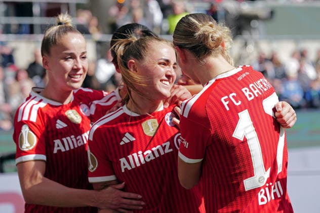 14 05 2026, xovx, Football, Womens DFB Cup Final, VfL Wolfsburg FC Bayern München Cheering after the goal to 0 1 by Georgia Stanway FC Bayern München l Köln Rhein Energie Stadion Nordrhein Westfalen Germany EN