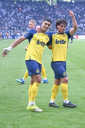 260514 Cupfinal Royale Union Saint-Gilloise vs RSC Anderlecht Kevin Mac Allister (5) of Union celebrates with teammate Anan Khalaili (25) of Union of Union after scoring the 1-0 goal during the Croky Cup final 2026 between Royale Union Saint-Gilloise and RSC Anderlecht on May 14 , 2026 in Brussels, Belgium. (Photo by David Catry Isosport) Brussels Belgium  Copyright: xDavidxCatryx 20260514DC2_6353