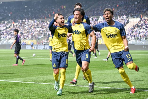 260514 Cupfinal Royale Union Saint-Gilloise vs RSC Anderlecht Kevin Mac Allister (5) of Union celebrates with Anouar Ait El Hadj (10) of Union and Kevin Rodriguez (13) of Union after scoring the 1-0 goal during the Croky Cup final 2026 between Royale Union Saint-Gilloise and RSC Anderlecht on May 14 , 2026 in Brussels, Belgium. (Photo by David Catry Isosport) Brussels Belgium  Copyright: xDavidxCatryx 20260514DC2_6067