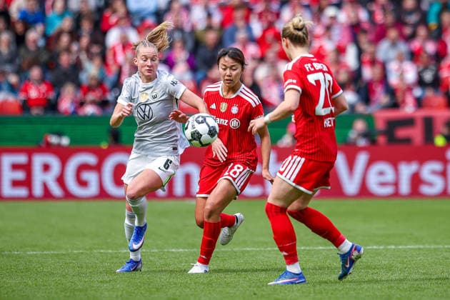 2026 05 14, xkwix, Football, Final DFB Cup Women, VfL Wolfsburg FC Bayern Munich, Season 2025 2026, Rhein Energie Stadium in Cologne Janina Minge VfL Wolfsburg Women 6 in a duel against Franziska Kett FC Bayern Munich Women 20 and Momoko Tanikawa FC Bayern Munich Women 18 DFB regulations prohibit any use of photographs as image sequences and or quasi video Photo xKamilxWilkowskixPressefotoKochx Nordrhein Westfalen Germany
