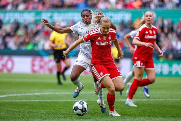 2026 05 14, xkwix, Football, Final DFB Cup Women, VfL Wolfsburg FC Bayern Munich, Season 2025 2026, Rhein Energie Stadium in Cologne Lineth Beerensteyn VfL Wolfsburg Women 9 in duel against Magdalena Eriksson FC Bayern Munich Women 5 DFB regulations prohibit any use of photographs as image sequences and or quasi video Photo xKamilxWilkowskixPressefotoKochx Nordrhein Westfalen Germany