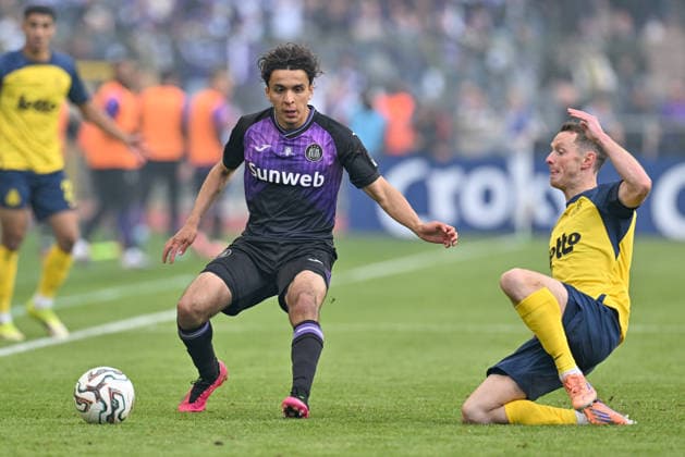 260514 Cupfinal Royale Union Saint-Gilloise vs RSC Anderlecht Ali Maamar (79) of Anderlecht fighting for the ball with Rob Schoofs (17) of Union during the Croky Cup final 2026 between Royale Union Saint-Gilloise and RSC Anderlecht on May 14 , 2026 in Brussels, Belgium. (Photo by David Catry Isosport) Brussels Belgium  Copyright: xDavidxCatryx 20260514DC2_6929