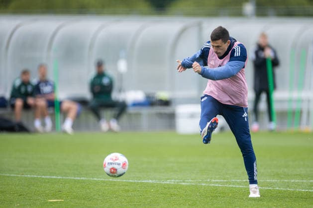 14 05 2026, Football, Training of FC Schalke 04 Ron Schallenberg FC Schalke 04 Gelsenkirchen Training ground FC Schalke 04 NRW Germany xRHR PHOTO YYx Copyright: RHR-FOTOx RHR-FOTO YY