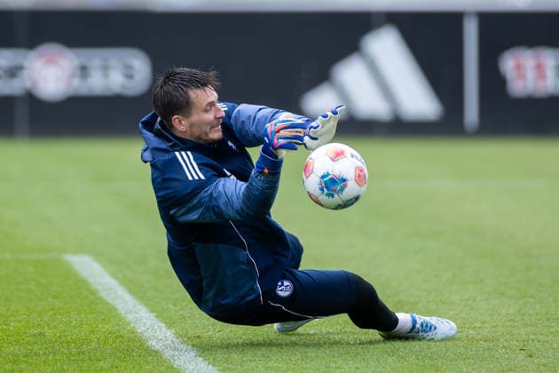 14 05 2026, Soccer, Training of FC Schalke 04 Goalkeeper Kevin Müller FC Schalke 04 Gelsenkirchen Training ground FC Schalke 04 NRW Germany xRHR PHOTO YYx Copyright: RHR-FOTOx RHR-FOTO YY
