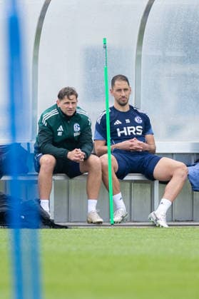 14 05 2026, Soccer, Training of FC Schalke 04 v l Rehab coach Marc Thum FC Schalke 04 , Nikola Katic FC Schalke 04 Gelsenkirchen Training ground FC Schalke 04 NRW Germany xRHR PHOTO YYx Copyright: RHR-FOTOx RHR-FOTO YY