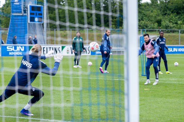 14 05 2026, Football, Training of FC Schalke 04 f l Goalkeeper Loris Karius FC Schalke 04 , Adrian Gantenbein FC Schalke 04 Gelsenkirchen Training ground FC Schalke 04 NRW Germany xRHR PHOTO YYx Copyright: RHR-FOTOx RHR-FOTO YY
