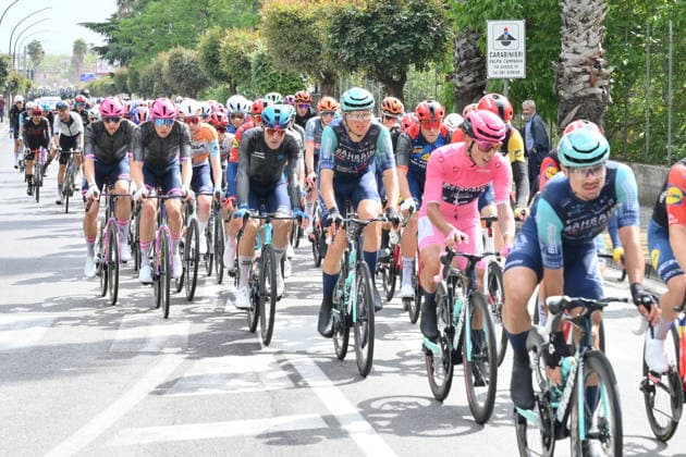 CICLISMO - Giro d Italia - Stage 6 - Paestum - Naples Photo by IPA ABACAPRESS.COM84684135 - Cyclists are battling it out for the lead in the Giro d Italia during Giro d Italia 2026, Stage 6 a stage from Paestum to Naples Naples Italy  Copyright: xIPAxSport ABACAx