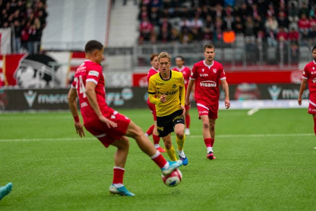 Switzerland Brack Super League 2025 26, FC Thun vs BSC Young Boys Stockhorn Arena, Thun Dominik Pech 13 YB Thun Stockhorn Arena Bern Switzerland Copyright: xKjetilxWaberx