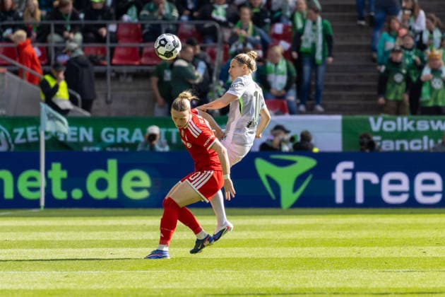 Germany Soccer DFB Cup Women 2025 2026, Final VfL Wolfsburg vs Bayern Munich RheinEnergieStadion Cologne Huth Svenja VfL Wolfsburg, 10 in duel against Kett Franziska FC Bayern Munich, 20 Copyright: xMichellexLukax