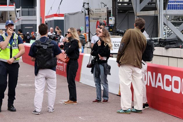 Davina and sister Shania Geiss GER watch the goings-on in the FE pit lane together, accompanied by 2 camera teams and an editor on the right, FIA Formula E World Championship Season 12, Monaco E Prix, MonteCarlo, MC, 14 05 2026, VIP, Reality TV