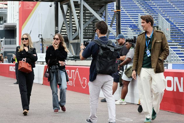 Davina and sister Shania Geiss GER walk through the FE pit lane accompanied by 2 camera teams and an editor, FIA Formula E World Championship Season 12, Monaco E Prix, MonteCarlo, MC, 14 05 2026, VIP, Reality TV