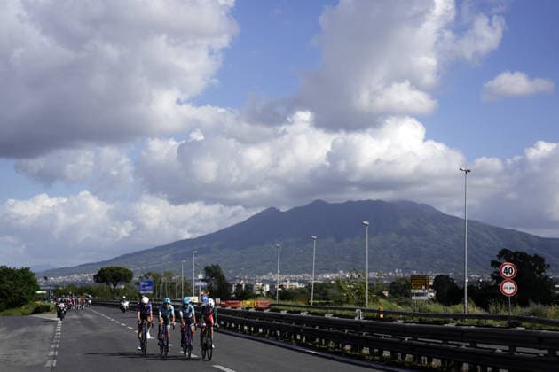 The pack rides during Stage 6 of the Giro d™Italia, from Paestum to Naples, Italy, Thursday, May 14, 2026.  Copyright: xFabioxFerrarix xLaPressex
