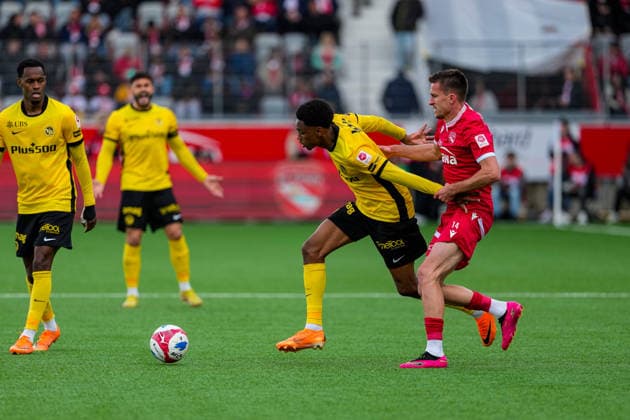 Switzerland Brack Super League 2025 26, FC Thun vs BSC Young Boys Stockhorn Arena, Thun Edimilson Fernandes 6 YB with Alvyn Sanches 10 YB vs Mattias Käit Mattias Kait 14 THU Thun Stockhorn Arena Bern Switzerland Copyright: xKjetilxWaberx