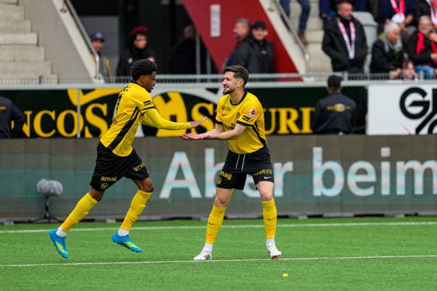 Switzerland Brack Super League 2025 26, FC Thun vs BSC Young Boys Stockhorn Arena, Thun Armin Gigovic 37 YB celebrates after his goal with Alan Virginius 7 YB Thun Stockhorn Arena Bern Switzerland Copyright: xKjetilxWaberx