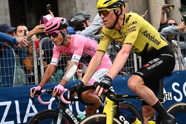May 14, 2026, Napoli, ITALY: Portuguese rider Afonso Eulalio of Bahrain Victorious wearing the overall leader s pink jersey retainig the overall leader s pink jersey after crossing the finish line of the after 6th stage of the 109 Giro d Italia 2026, cycling race over 141 km from Paestum to Napoli, 14 May 2026. ANSA LUCA ZENNARO. Giro D Italia Cycling Tour - Stage 06  - ZUMAa110 20260514_zaf_a110_063 Copyright: xLucaxZennarox