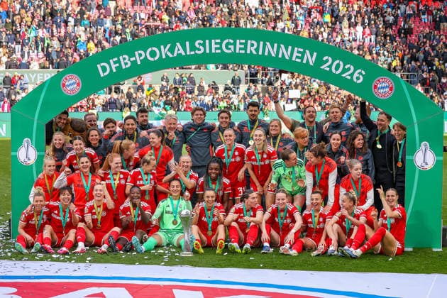 2026 05 14, xkwix, Football, Final DFB Cup Women, VfL Wolfsburg FC Bayern Munich, Season 2025 2026, Rhein Energie Stadium in Cologne Team picture of the winners from Munich in front of the winners goal arch DFB regulations prohibit any use of photographs as image sequences and or quasi video Photo xKamilxWilkowskixPressefotoKochx Nordrhein Westfalen Germany