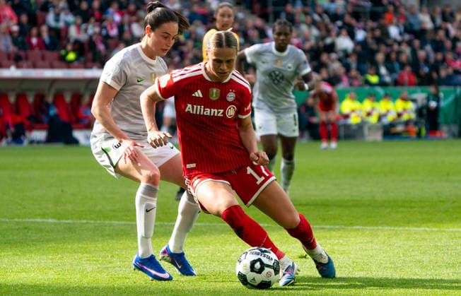 14 5 2026, Football, GER, Women, DFB Cup, Season 2025 2026,Final, FC Bayern Munich VfL Wolfsburg, Klara Bühl FC Bayern Munich, right against Caitlin Dijkstra VfL Wolfsburg, left Cologne RheinenergieSTADION North Rhine-Westphalia Germany
