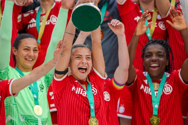 Germany Football DFB Cup Women 2025 2026, Final VfL Wolfsburg vs Bayern Munich RheinEnergieStadion Cologne Joy, Emotions, Cheers Team Photo, Totale Bayern Munich Cologne Copyright: xAymanxAlahmedx