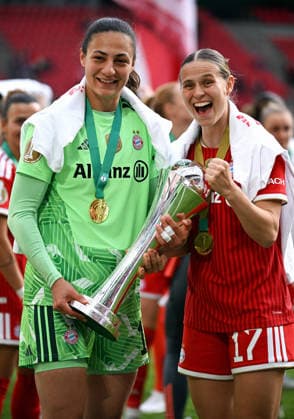 Soccer, Germany, Women, Season 2025 2026, DFB Cup Final, Rhein Energie Stadion Köln, VfL Wolfsburg FC Bayern München 0 4 Jubel FC Bayern, Maria Luisa Grohs FCB , Klara Bühl FCB with Cup Jubel, Joy, Action