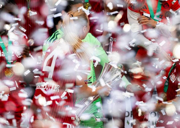 Koeln, RheinEnergieStadion, 14 05 2026 Glodis Viggosdottir of Muenchen celebrates the win of the cup during the DFB cup final VFL Wolfsburg v FC Bayern Muenchen