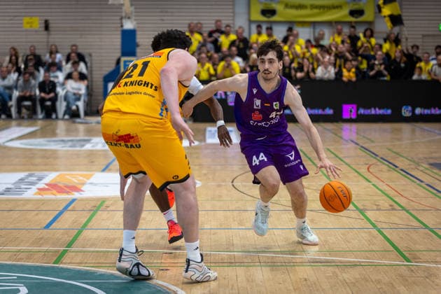 Nicolas Bretzel Bozic Estriche Knights Kirchheim, 21 Julius Boehmer BG Goettingen, 44 GER, Bozic Estriche Knights Kirchheim vs BG Goettingen, BARMER 2 Basketball Bundesliga, Playoffs Game 4, Season 2025 2026, 14 05 2026 GER, Bozic Estriche Knights Kirchheim vs BG Goettingen, BARMER 2 Basketball Bundesliga, Playoffs Game 4, Season 2025 2026, 14 05 2026 Goeppingen Copyright: xEibner-Pressefoto NinaxSanderx EP_NSR